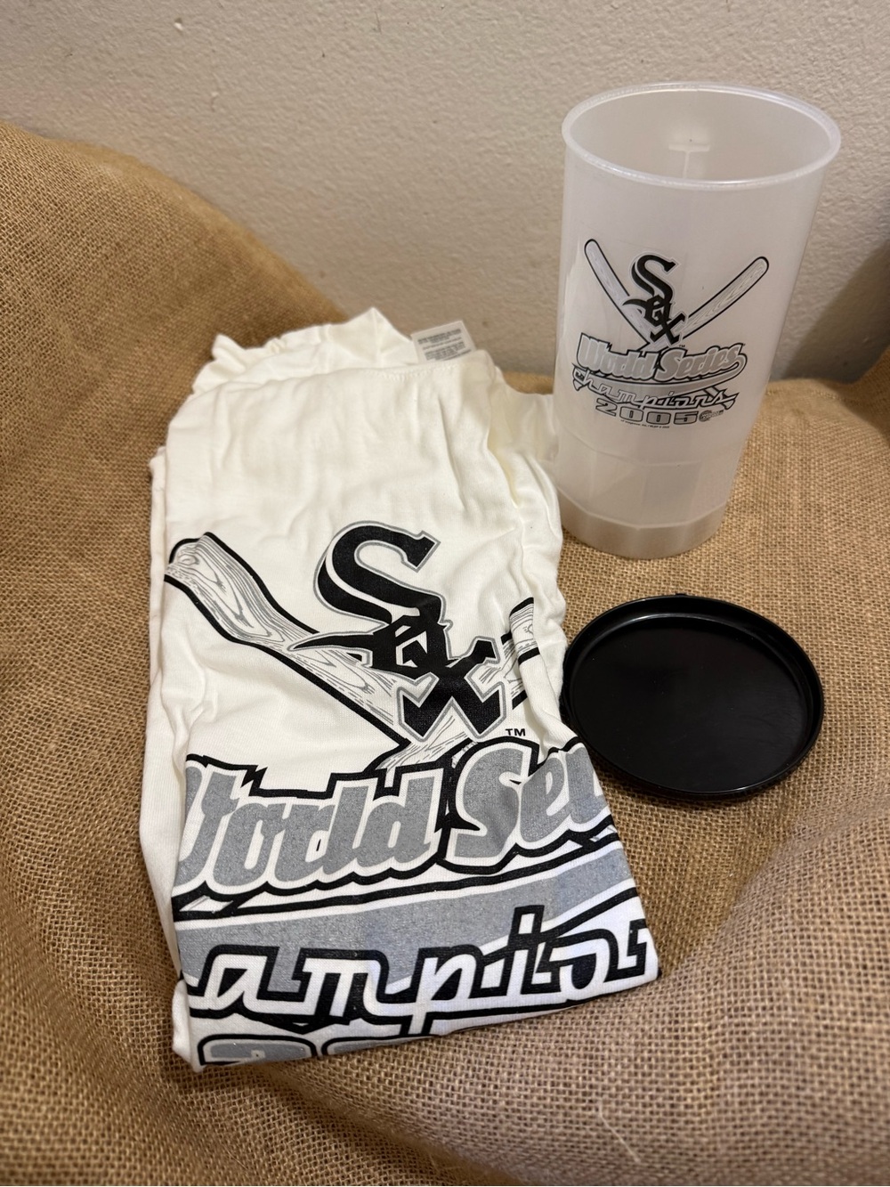Chicago White Sox World Series Champions 2005 Tumbler with Tee Shirt